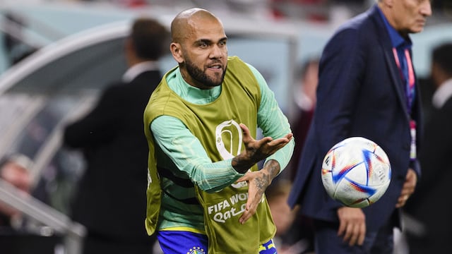 Dani Alves planea comprar club de Tercera para volver a jugar