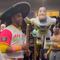 VIDEO: San Diego Padres festejan victoria en México con piñata y máscaras de luchador
