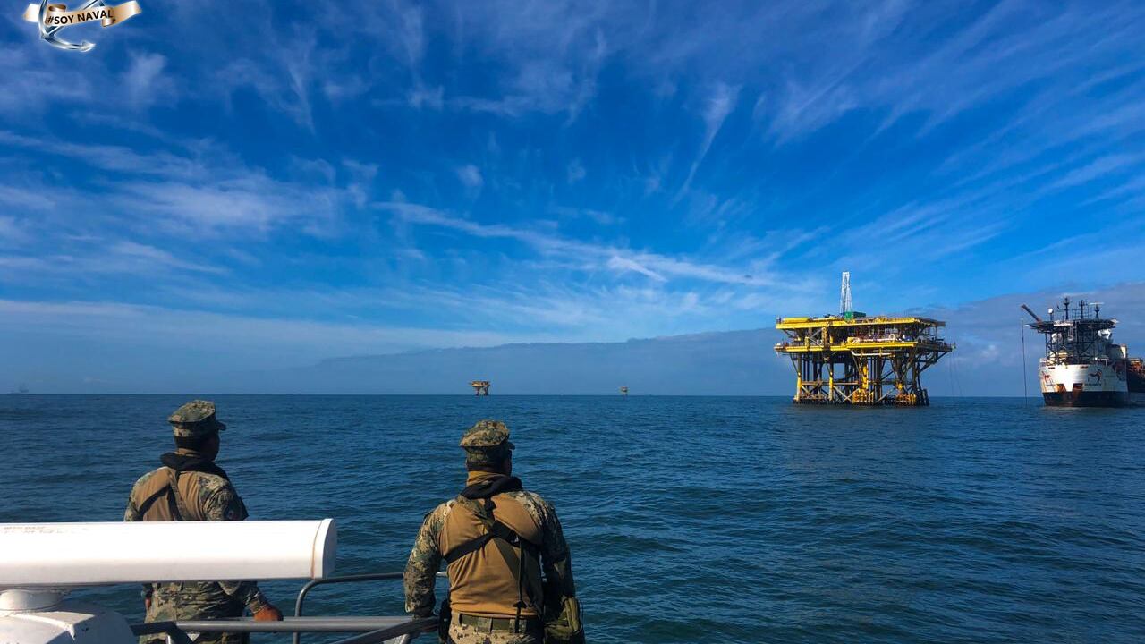 Asegura Marina 2 buques con 3 mil litros de combustible robado