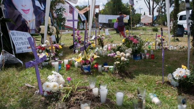 Ofrenda por feminicidios en Ecatepec. Mujeres desaparecidas desde 2012.
