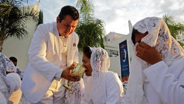 Naasón Joaquín García. Crudos relatos.