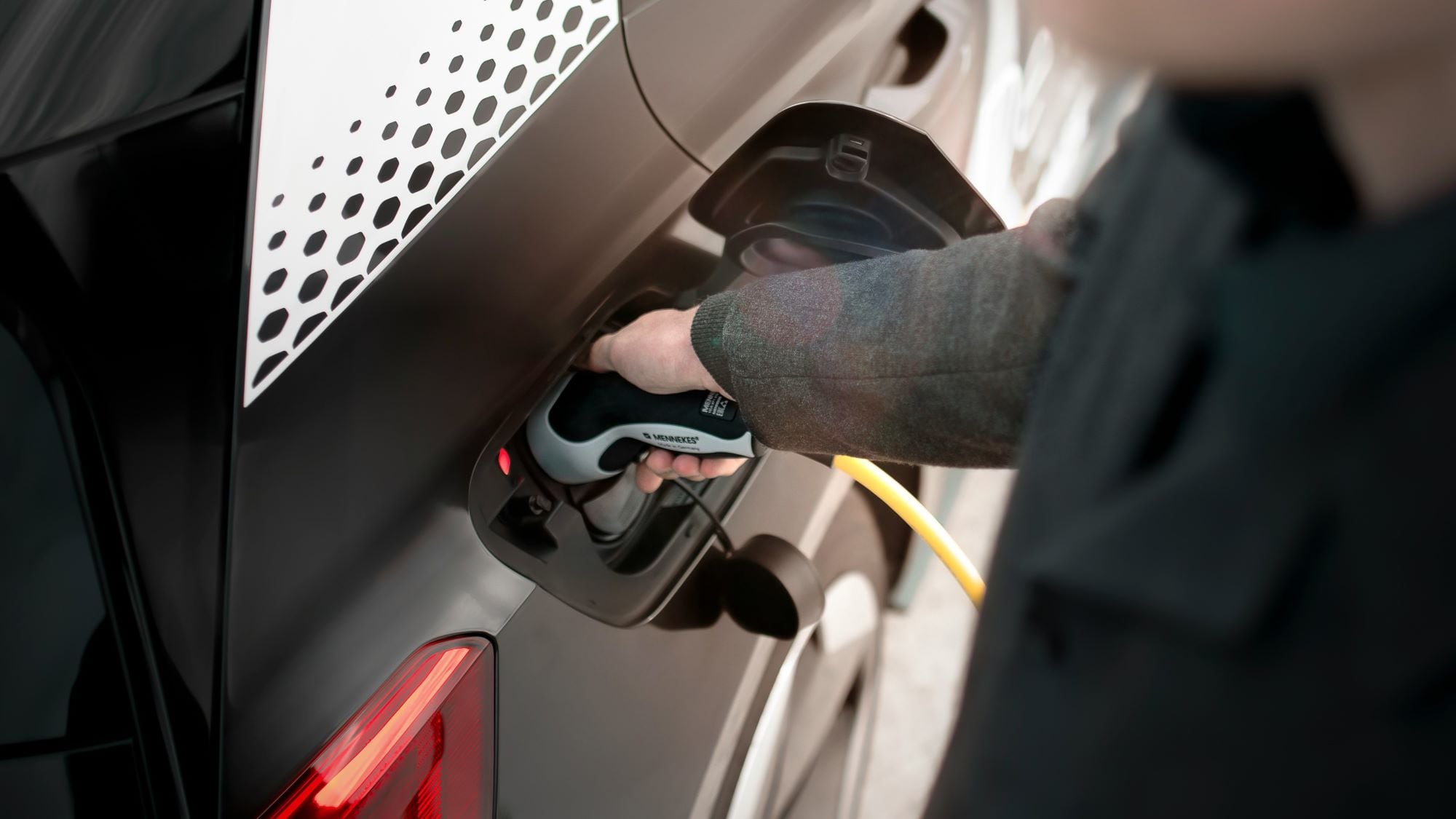 Partido de Europa no quiere acabar con autos a gasolina