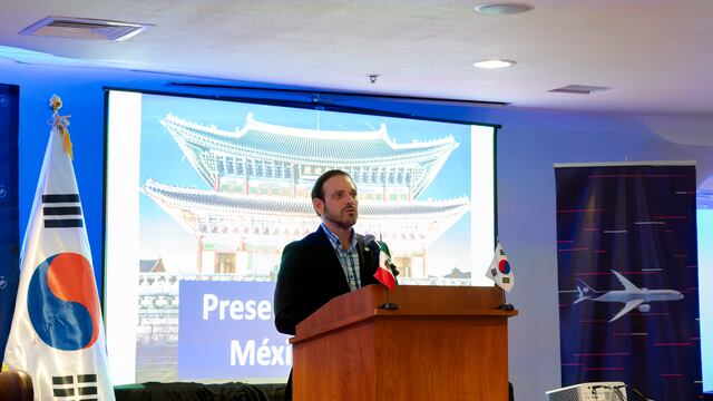 Christian Pastrana, director de comunicación y asuntos públicos de Aeroméxico, en conferencia de prensa del relanzamiento de la ruta México-Seúl
