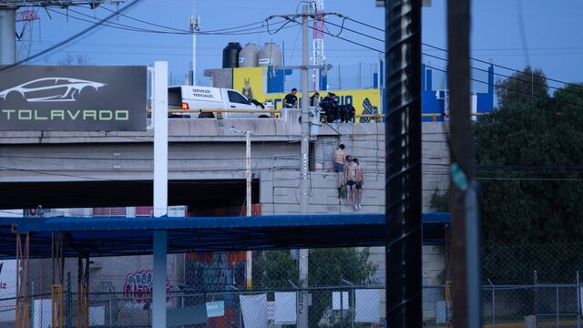 Seis hombres fueron asesinados y colgados en un puente vehicular de la capital zacatecana.