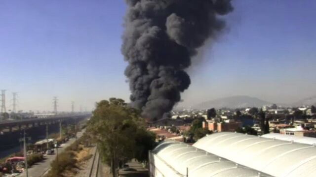 Incendio en fábrica de colchones