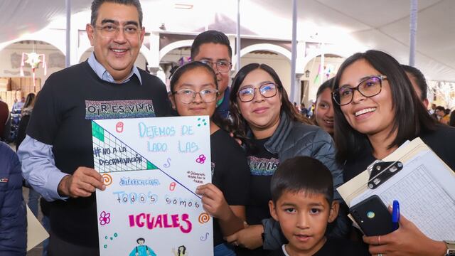 Sergio Salomón y Gaby Bonilla benefician a 587 poblanos con implantes cocleares, ortopédicos y rehabilitatorios