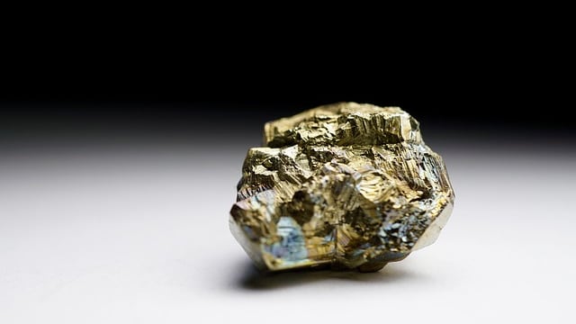 Encuentran partículas de oro en la pirita