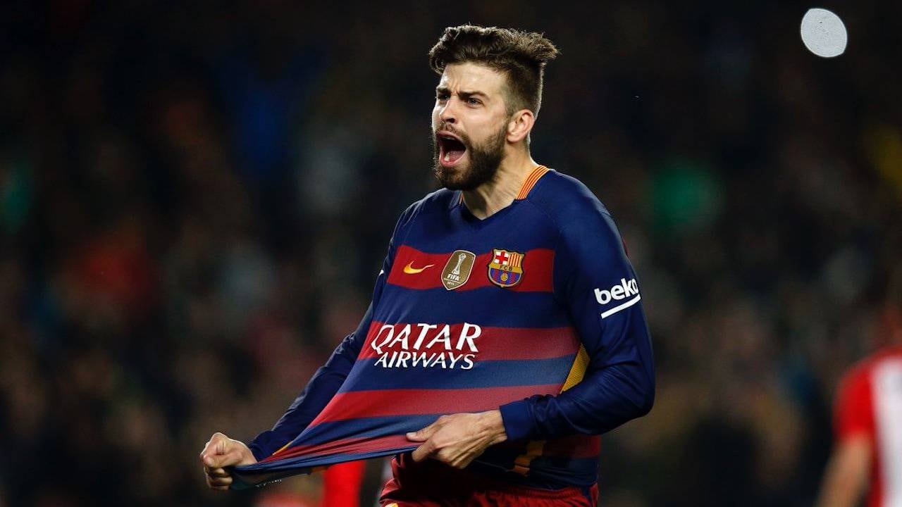 Gerrard Piqué cumple 30 años y sus compañeros los festejaron en el entrenamiento