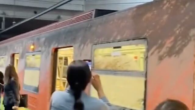 Línea 12 del Metro CDMX: Por perforaciones en túnel, un tren salió llenó de lodo