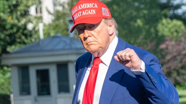 Trump enfrenta demanda de estados por reducir normas de ahorro de combustible