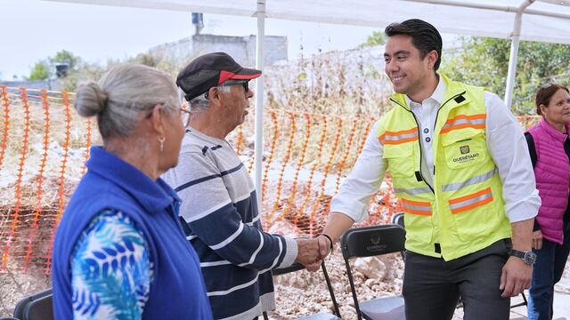 Felifer Macías, alcalde de Querétaro, supervisa obra