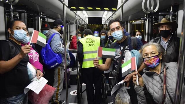 Mexicanos en el aeropuerto