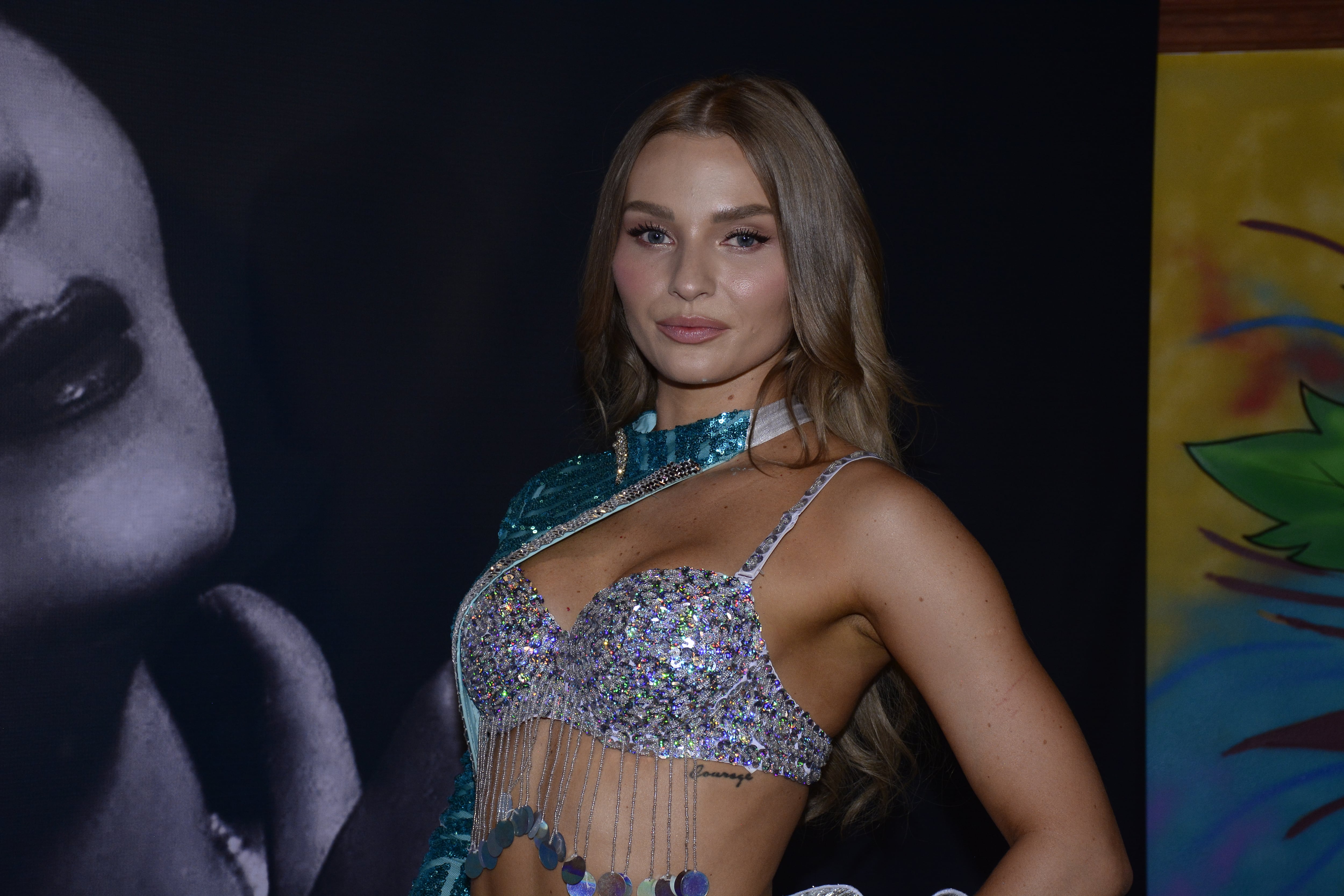Aventurera, con Irina Baeva