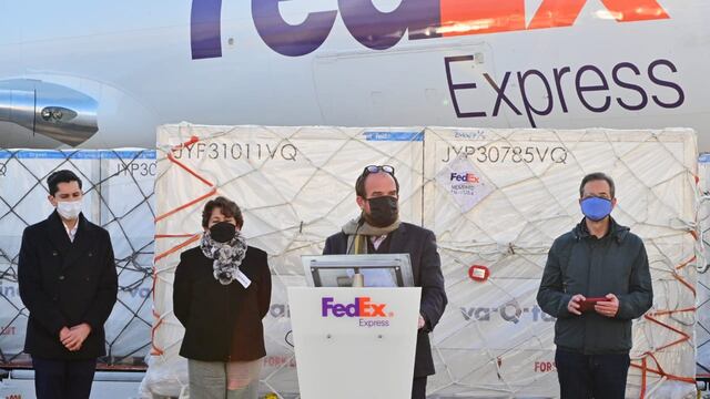 Llegada de las vacunas de Moderna para maestros