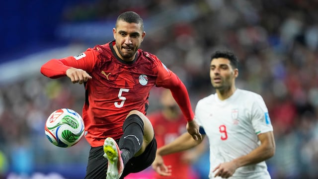 Egipto asegura el subliderato del Grupo G tras empatar con Irán.