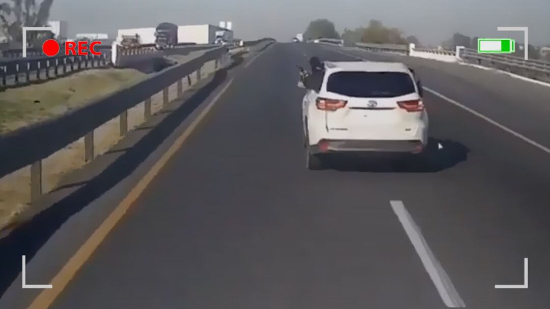 Video del robo armado a un transportista en la México-Puebla