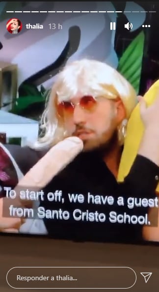 Thalía se divierte viendo LOL.