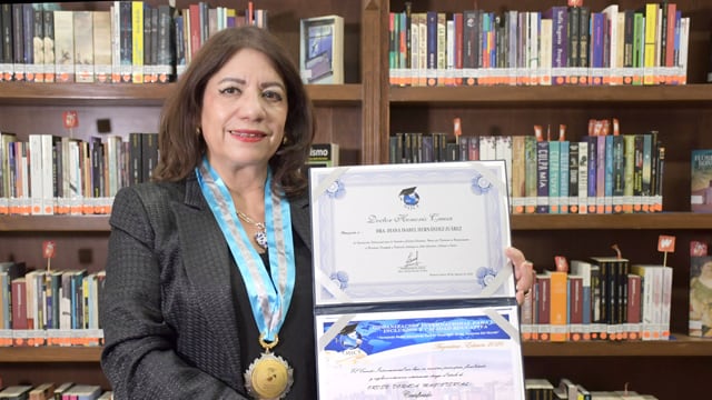 Académica de la BUAP, Diana Hernández, recibe Doctorado Honoris Causa