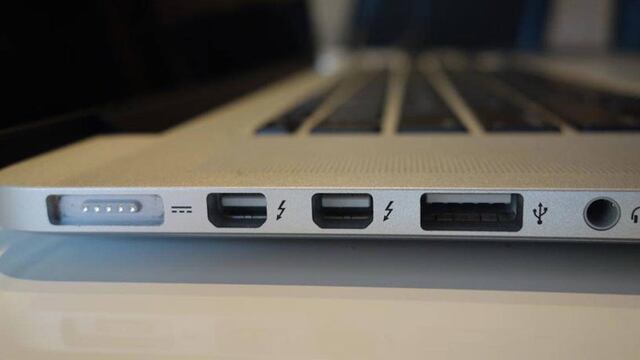 Entradas de una MacBook Pro.