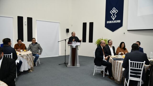 Durante la Asamblea General Ordinaria del Colegio de Notarios, Juan Manuel Carreras, reconoció la labor de los fedatarios.