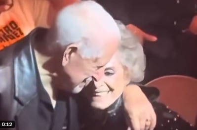 Doña Cuquita con su nuevo novio.