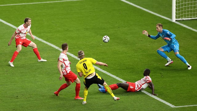 Erling Haaland marcó gol en la final de la Copa de Alemania