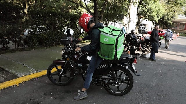 Conductores acusan a Uber de reportar menores ingresos ante el IMSS; compañía afirma que trabaja en implementación de reforma