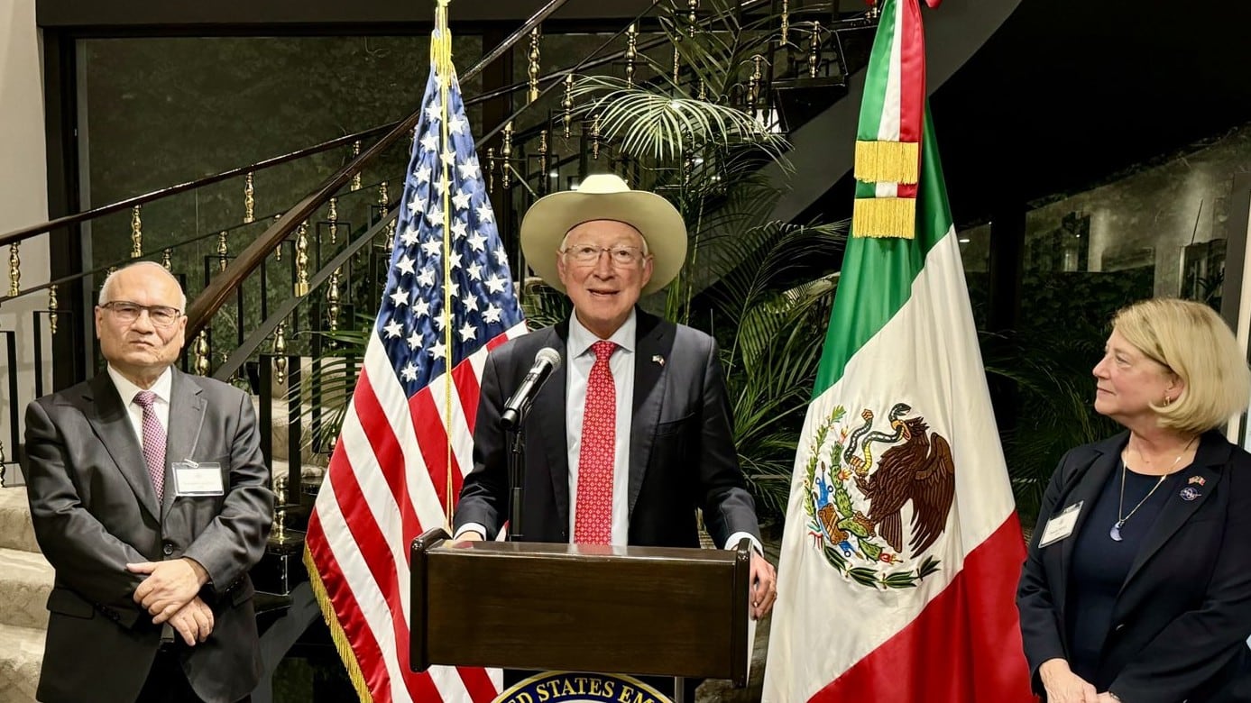 Ken Salazar: Todas las veces que tuvo diferencias con AMLO y Claudia Sheinbaum