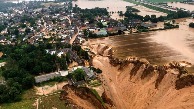 Las inundaciones cobraron la vida de al menos 110 personas