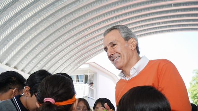 Pepe Chedraui entrega techado escolar con captación pluvial