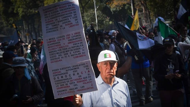Decenas de personas participaron en la segunda marcha de la "Generación Z" la cual partió del Ángel de la Independencia rumbo al zócalo