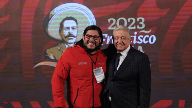 AMLO le cumple sueño a reportero en vivo en la mañanera