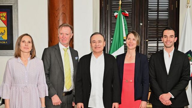 Alfonso Durazo con el embajador de Finlandia en México
