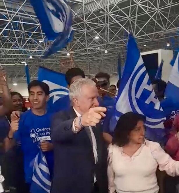 Santiago Creel/Paco Peña para Plácido Garza