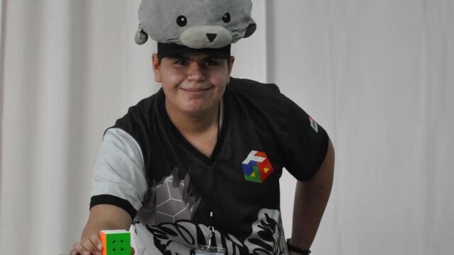 Ian Yazid, el mexicano que que armó un cubo de Rubik en menos de 2 segundos