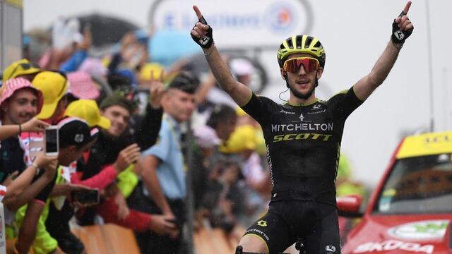 Simon Yates en su entrada triunfal.