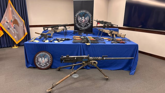 Ronald Johnson presumió el decomiso de 50 mil armas al crimen organizado en Estados Unidos durante la administración Trump