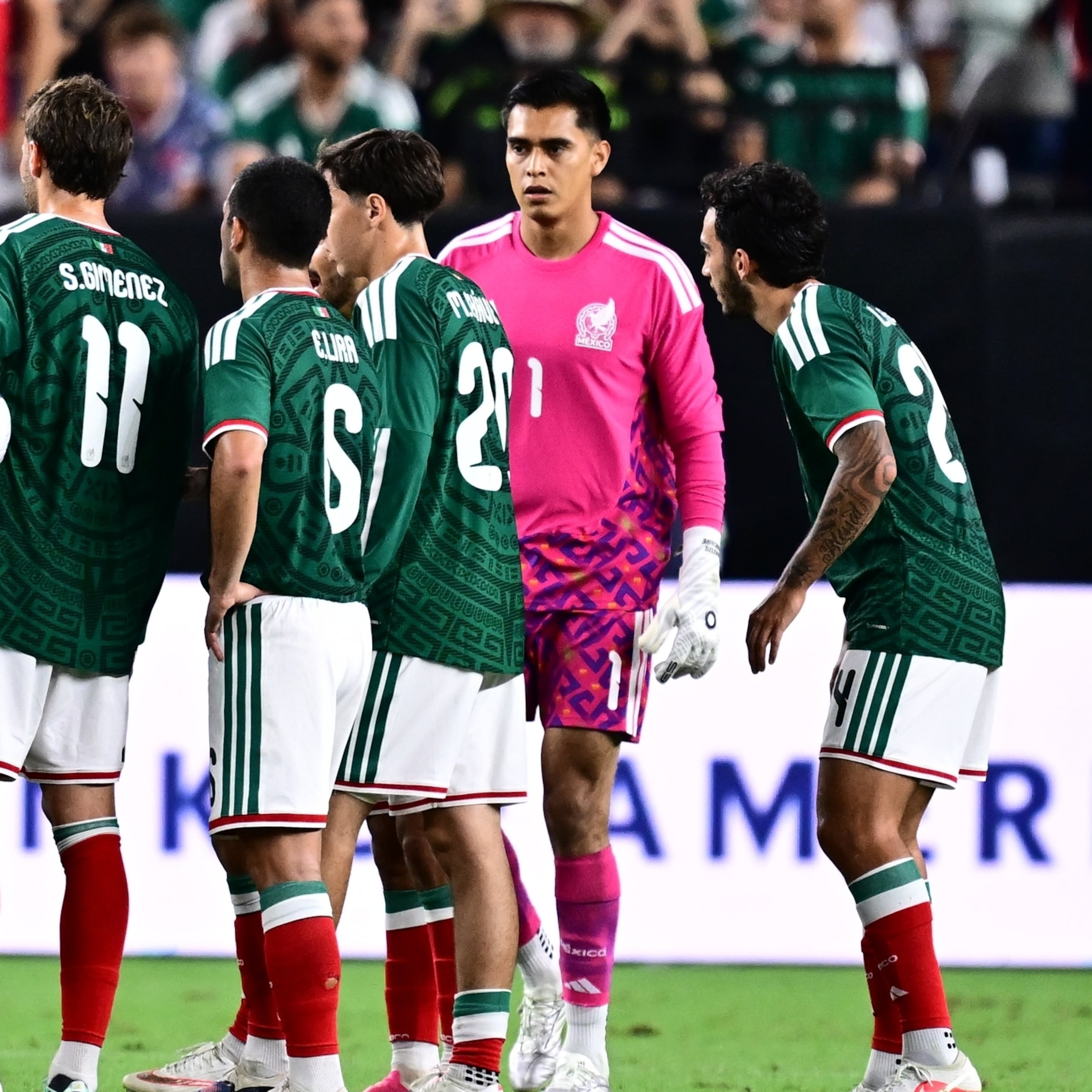 México enfrenta a Chile con cuatro bajas y en busca de su primera victoria con Rafa Márquez