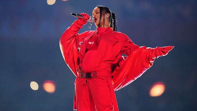 Rihanna en el show de medio tiempo del Super Bowl LVII.