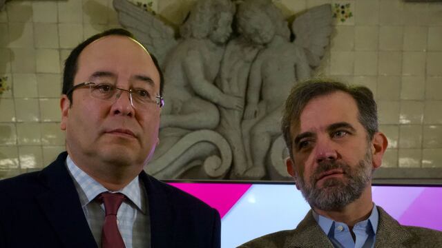 Lorenzo Córdova y Ciro Murayama, durante la conferencia a medios de comunicación.