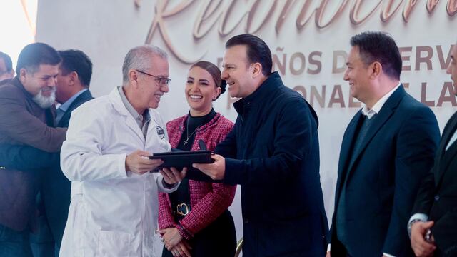 Esteban Villegas reconoce a personal de salud de Durango