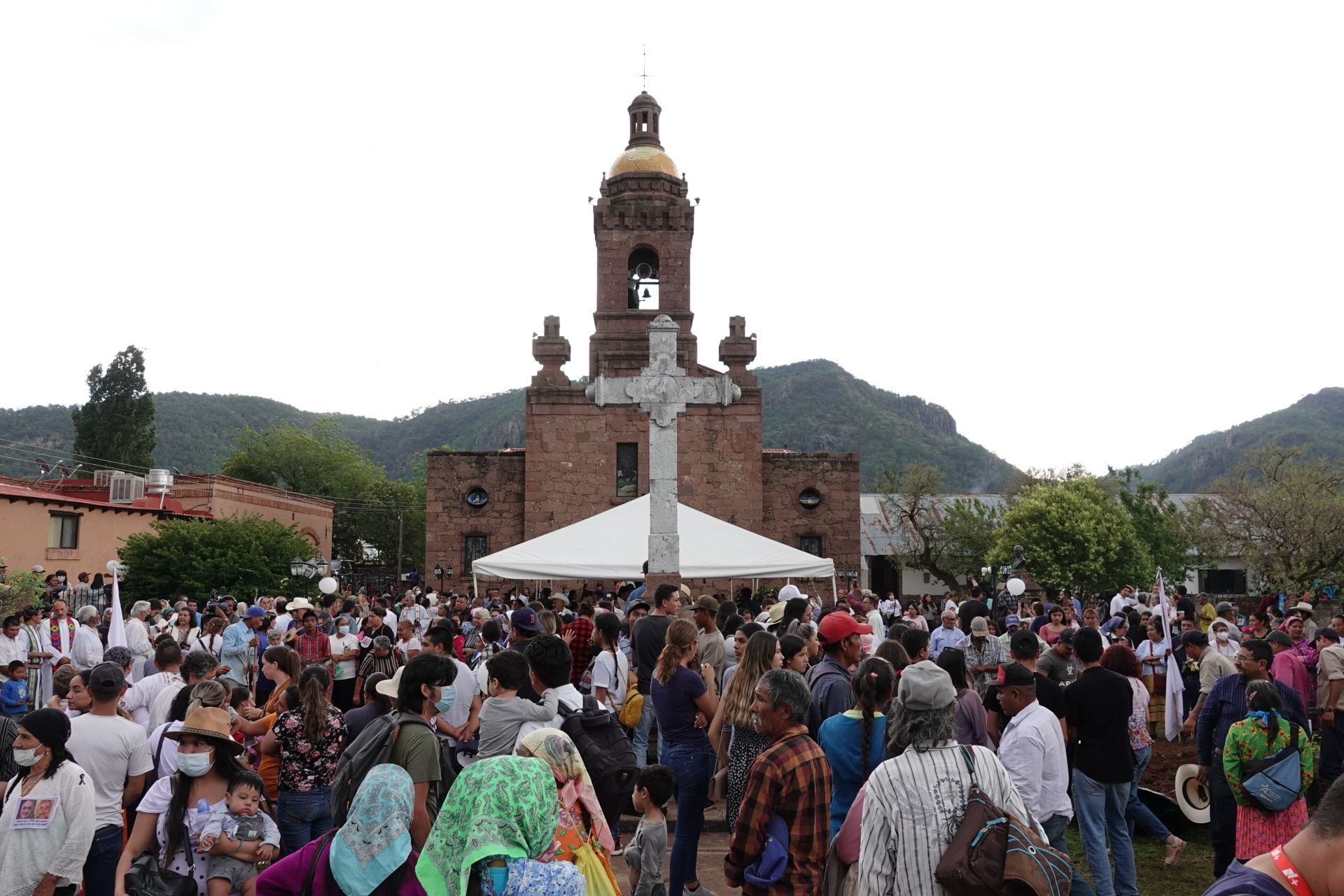 Entierro de sacerdotes jesuitas en Cerocahui, Chihuahua
