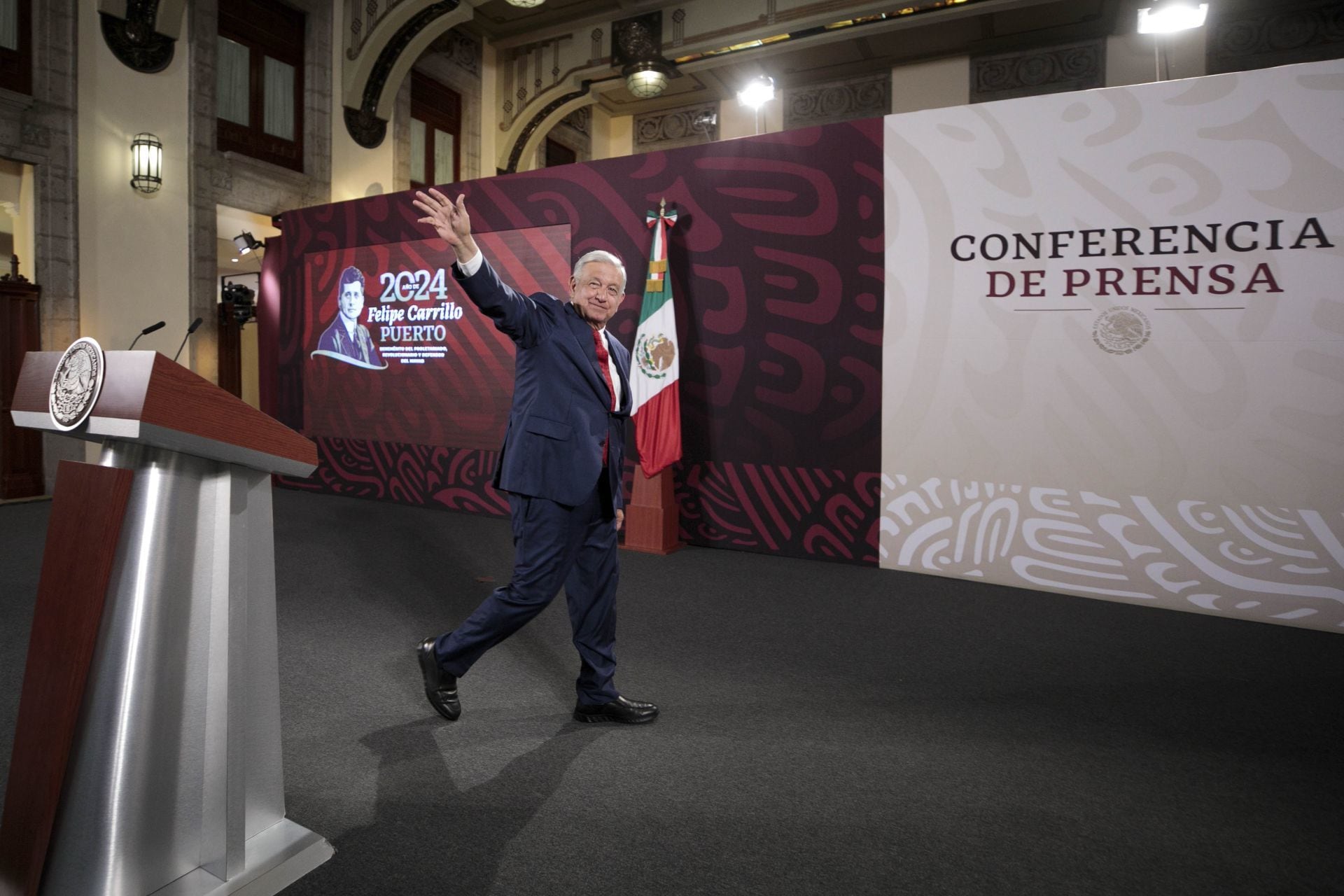 Andrés Manuel López Obrador, presidente de México, se despidió del equipo de Comunicación Social de la Presidencia