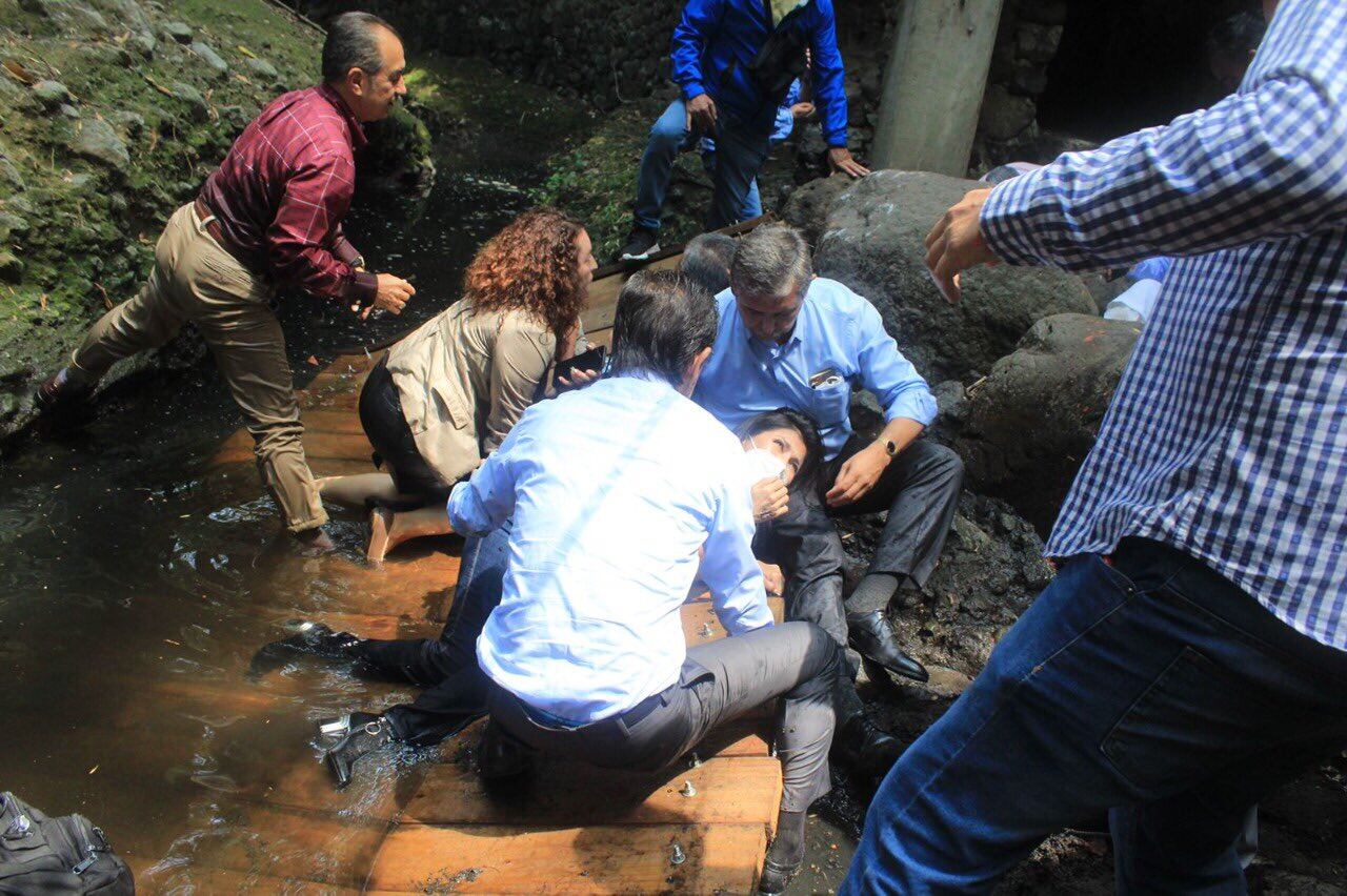 Esposa del alcalde de Cuernavaca entre las heridas por caída del puente colgante