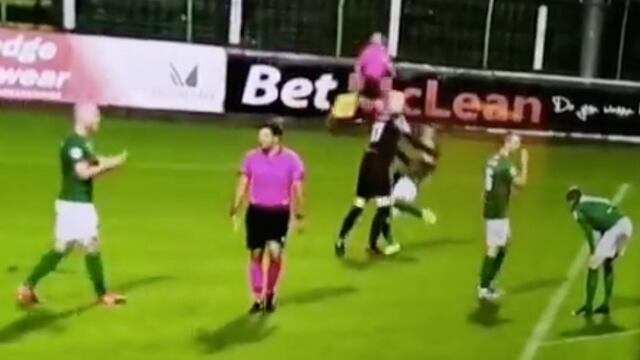 Portero noquea a su compañero