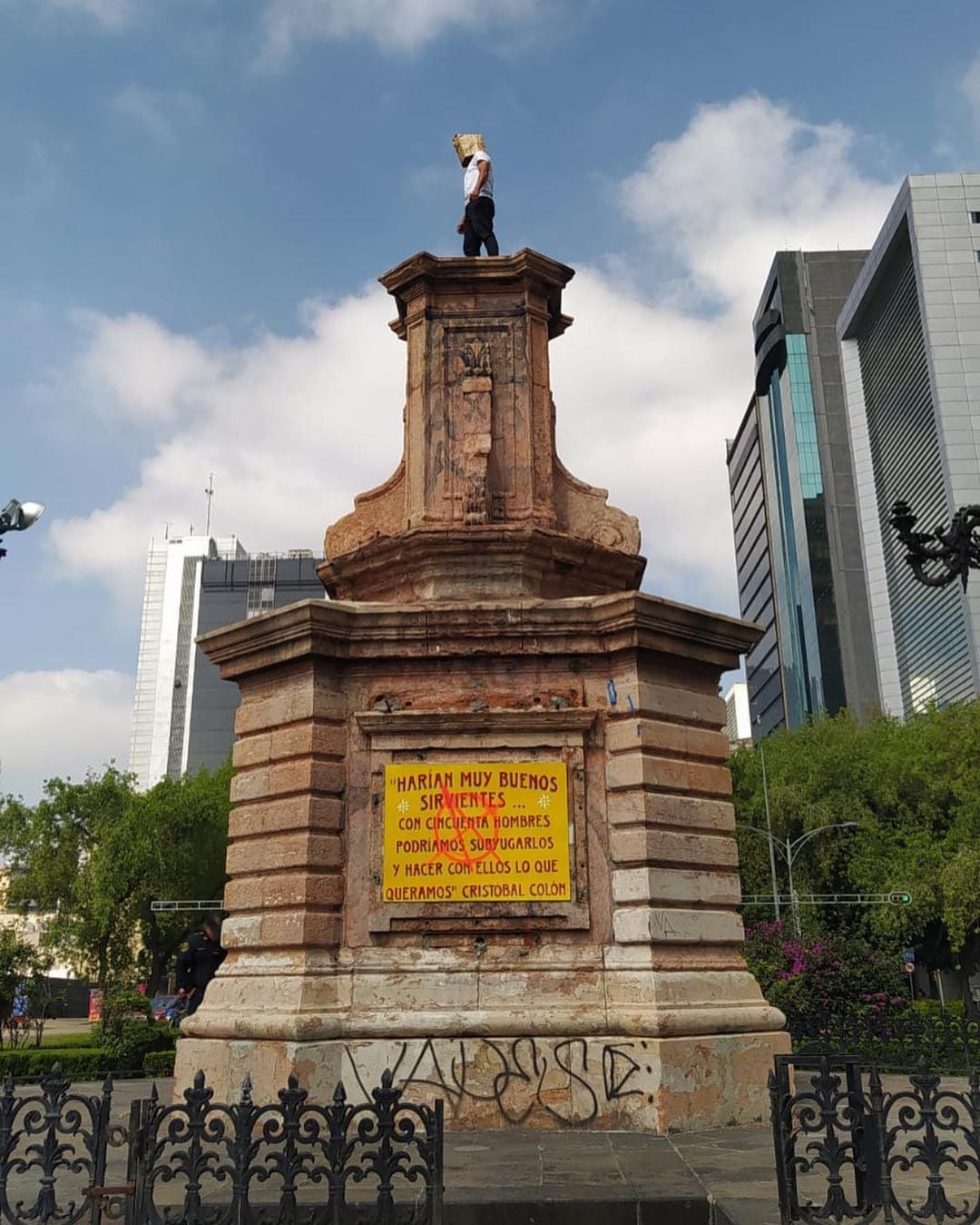 Protesta en Monumento a Cristóbal Colón