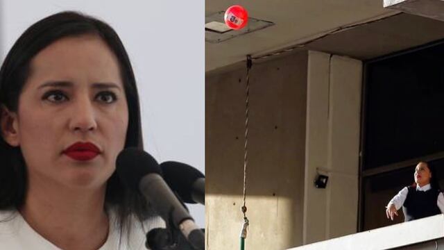 Sandra Cuevas lanza pelotas con billetes de 500 pesos