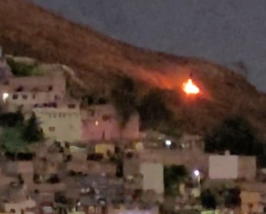 Bolas de fuego en un cerro