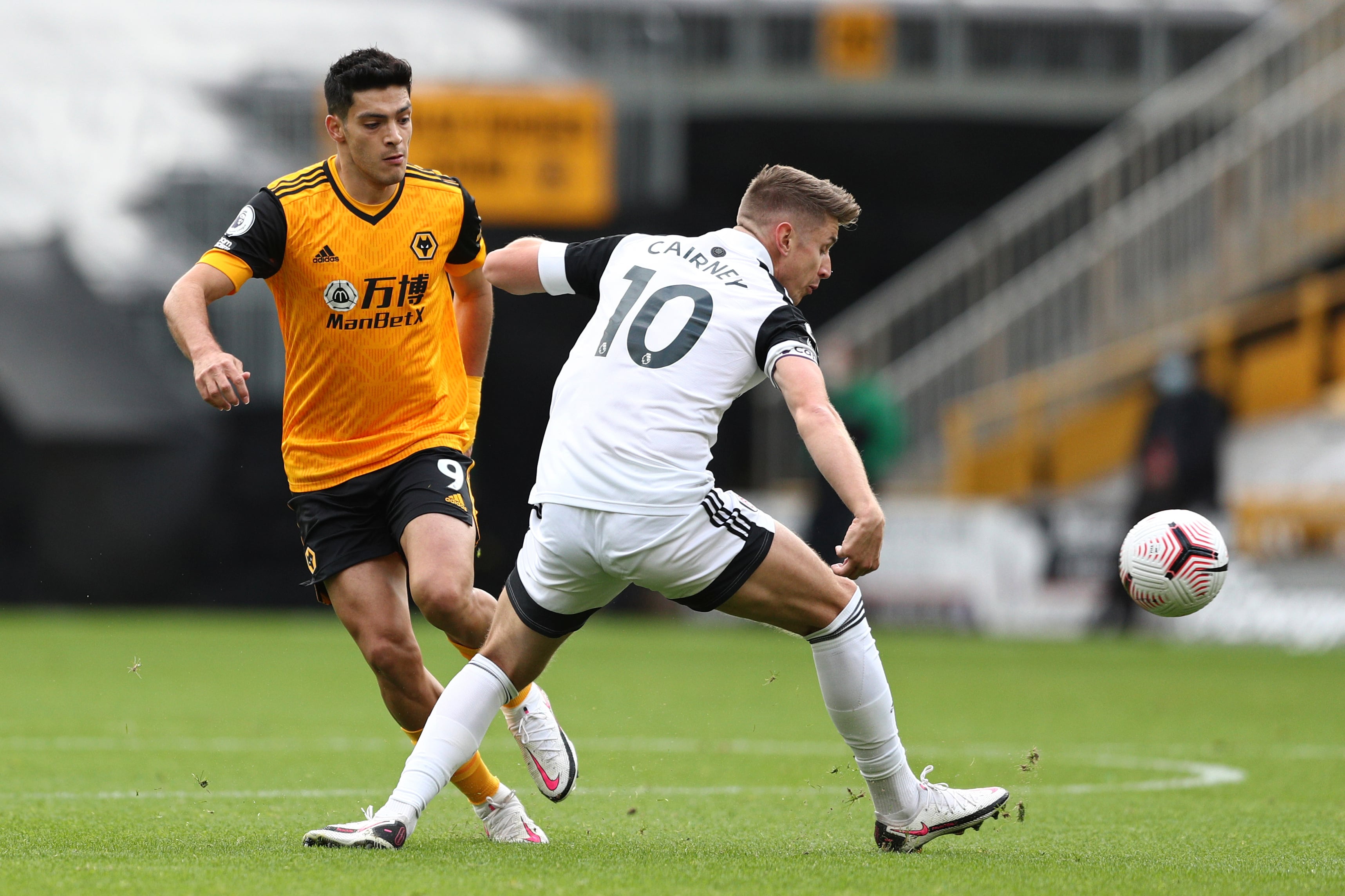 Raúl Jiménez ante el Fulham