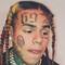 VIDEO: El rapero 6ix9ine se proclama Rey de Europa tras tirar miles de euros al piso en Milán